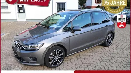 Grau Gebraucht 2016 VW Golf Sportsvan LOUNGE Van / Kleinbus | 12.464 € (Fairer Preis)
