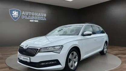 Gebraucht Skoda Superb Ambition 190 PS (139 kW) 2020 Moonweiß Kombi
