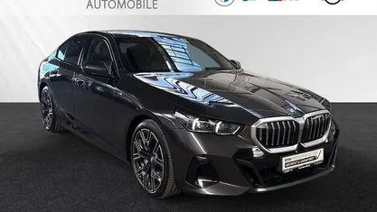 Gebraucht BMW 550e M Sport 489 PS (359 kW) 2025 Sophistograu brillanteffekt metallic Limousine