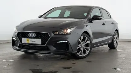 Gebraucht Hyundai i30 Trend 140 PS (102 kW) 2020 Grau Limousine