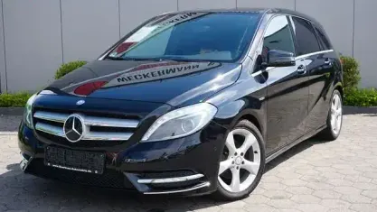 Używany Mercedes B200 156 KM (114 kW) 2012 Czarny Minivan