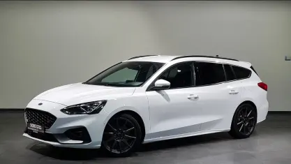 Używany Ford Focus ST 190 KM (139 kW) 2021 Biały Hatchback