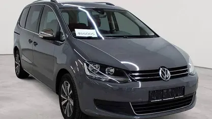 Gebraucht VW Sharan Comfortline 150 PS (110 kW) 2020 Beech grey metallic Van / Kleinbus