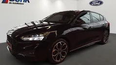 Schwarzmetallic Gebraucht 2021 Ford Focus ST-Line Limousine | 15.980 € (Fairer Preis)