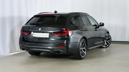 Gebraucht BMW 540 M Sport 340 PS (250 kW) 2021 Sophistograu brillanteffekt metalli Kombi