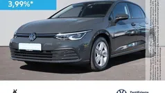 Grau Gebraucht 2023 VW Golf VIII Life Limousine | 20.960 € (Guter Preis)