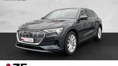 Grau Gebraucht 2021 Audi e-tron Advanced SUV | 27.890 € (Guter Preis)