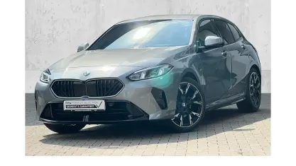 Gebraucht BMW 120 M Sport 163 PS (119 kW) 2025 Skyscraper grau Kleinwagen