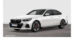 Mineralweiss Gebraucht 2024 BMW 520 M Sport Limousine | 53.990 € (Fairer Preis)