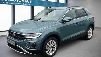 Blau Gebraucht 2023 VW T-Roc Life SUV | 24.870 € (Fairer Preis)