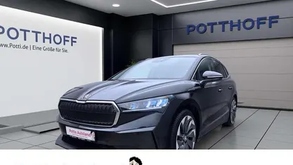 Schwarz Gebraucht 2022 Skoda Enyaq iV Loft SUV | 27.221 € (Fairer Preis)