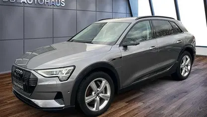Grau Gebraucht 2022 Audi e-tron Advanced Plus SUV | 30.880 € (Guter Preis)