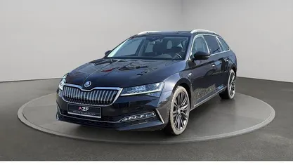 Gebraucht Skoda Superb LAURIN & KLEMENT 218 PS (160 kW) 2023 Blackmagic perleffekt Kombi