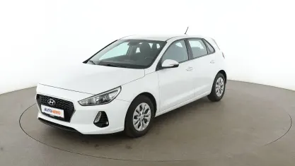 Gebraucht Hyundai i30 Select 120 PS (88 kW) 2018 Weiß Limousine