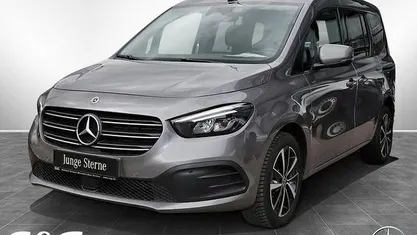 Gebraucht Mercedes T180 Progressive 131 PS (96 kW) 2024 Chromitgrau metallic Van / Kleinbus