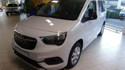 Gebraucht Opel Combo-e Life Ultimate 100 kW (136 PS) 2023 Weiß (kaolin weiß) Van / Kleinbus