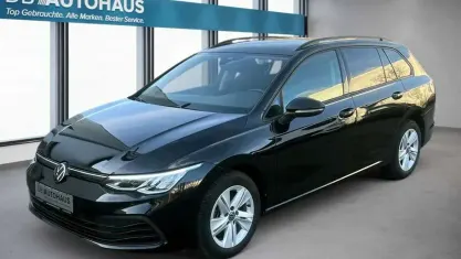 Second-hand VW Golf VIII Life 116 CP (85 kW) 2023 Negru Break