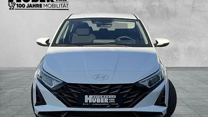 Weiß Neu 2025 Hyundai i20 Trend Limousine | 21.990 € (Fairer Preis)