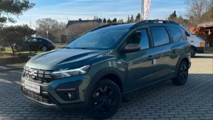 Neu Dacia Jogger Extreme 101 PS (74 kW) 2025 Grün Van / Kleinbus
