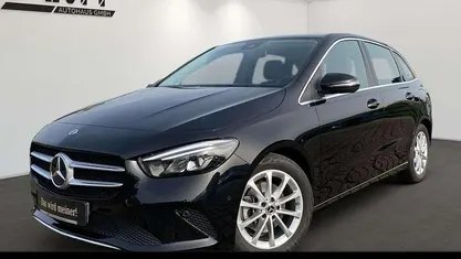 Kosmosschwarz Gebraucht 2022 Mercedes B200 Progressive Van / Kleinbus | 27.960 € (Fairer Preis)