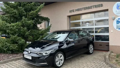 Gebraucht VW Golf VIII Style 150 PS (110 kW) 2023 Deep black perleffekt Limousine