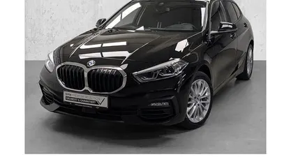 Schwarz Gebraucht 2021 BMW 120 Sport Line Kleinwagen | 22.440 € (Guter Preis)