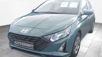 Gebraucht Hyundai i20 Select 79 PS (58 kW) 2025 Mangrove green / mic Limousine