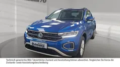 Blau Gebraucht 2024 VW T-Roc Life SUV | 23.910 € (Fairer Preis)