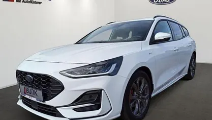 Frost weiss Gebraucht 2022 Ford Focus ST-Line Limousine | 20.490 € (Fairer Preis)