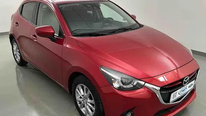 Rubinrot metallic Gebraucht 2015 Mazda 2 Sports-Line Limousine | 9.940 € (Guter Preis)