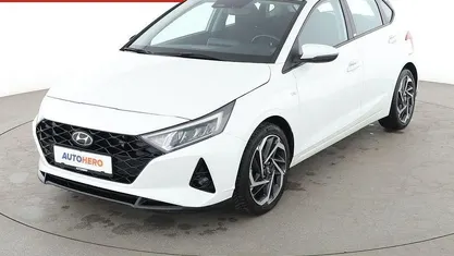 Gebraucht Hyundai i20 Intro Edition 101 PS (74 kW) 2021 Weiß Kleinwagen