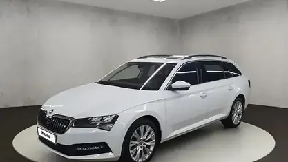 Gebraucht Skoda Superb 150 PS (110 kW) 2023 Moonweiß perleffekt Kombi