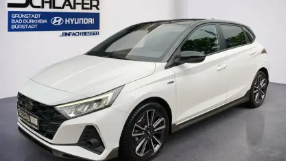 Gebraucht Hyundai i20 N Line 120 PS (88 kW) 2022 Polar white/ phantom black / s Kleinwagen