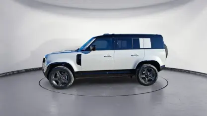 Nouă Land Rover Defender SE 200 CP (147 kW) 2026 Gri SUV