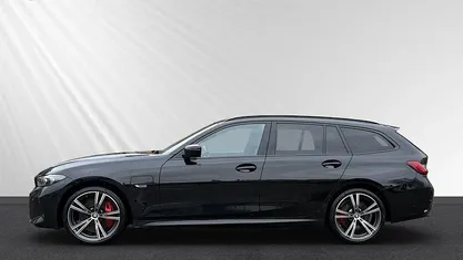 Gebraucht BMW 330e M Sport 292 PS (214 kW) 2023 Schwarz Kombi