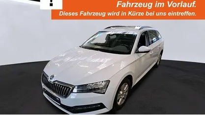 Weiß Gebraucht 2022 Skoda Superb Kombi | 25.980 € (Fairer Preis)