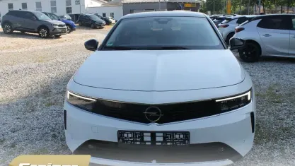 Gebraucht Opel Astra Elegance 131 PS (96 kW) 2023 Weiß Kleinwagen