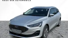 Moondust silver metallic (pnz Neu 2024 Ford Focus Limousine | 29.895 € (Fairer Preis)