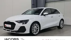 Arkonaweiss Gebraucht 2025 Audi A3 Sportback S-Line Kombi | 32.620 € (Superpreis)