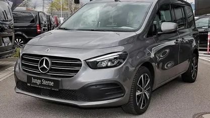 Gebraucht Mercedes T180 Progressive 131 PS (96 kW) 2024 Chromitgrau metallic Van / Kleinbus