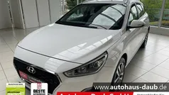 Weiss Gebraucht 2019 Hyundai i30 Trend Kombi | 14.770 € (Fairer Preis)