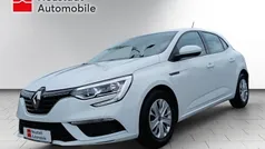 Weiß Gebraucht 2018 Renault Mégane IV Life Limousine | 9.880 € (Fairer Preis)