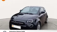 Colore esterno (onyx schwarz) Gebraucht 2022 Fiat 500e Action Kleinwagen | 11.599 € (Superpreis)