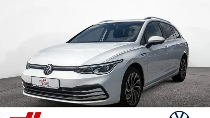 Gebraucht VW Golf VIII Style 150 PS (110 kW) 2021 Weiss / pure white Kombi
