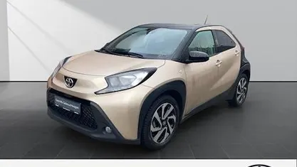 4u9)/ black mica (209) (beige Neu 2025 Toyota Aygo X Team SUV | 16.580 € (Guter Preis)