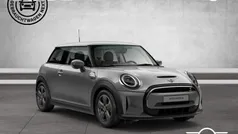 Moonwalk grey metallic Gebraucht 2022 Mini Cooper SE Hatch Kleinwagen | 15.910 € (Guter Preis)