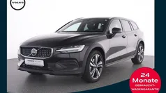 Schwarz onyx black / metallic Gebraucht 2024 Volvo V60 CC Plus Kombi | 39.380 € (Guter Preis)