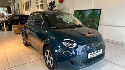 Grün Gebraucht 2023 Fiat 500e Kleinwagen | 15.990 € (Fairer Preis)