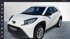 Weiß Gebraucht 2023 Toyota Aygo X-play Kleinwagen | 17.480 € (Fairer Preis)