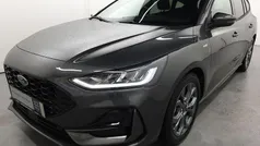 Grau Gebraucht 2024 Ford Focus ST-Line Limousine | 28.450 € (Fairer Preis)